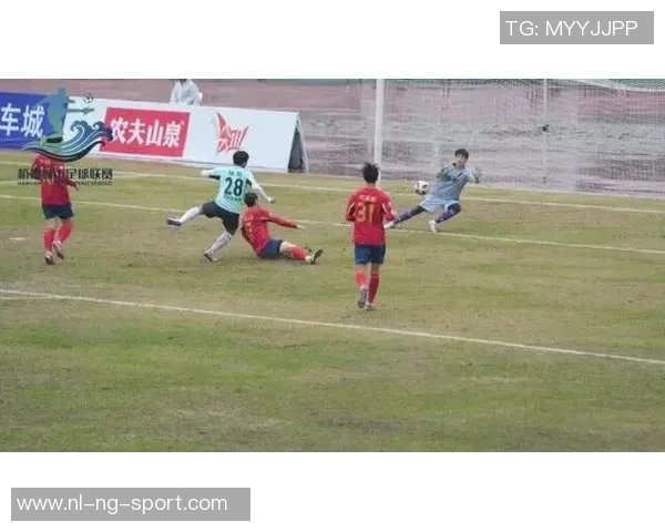 足球模拟上课视频带你体验真实比赛场景提升球技与战术理解